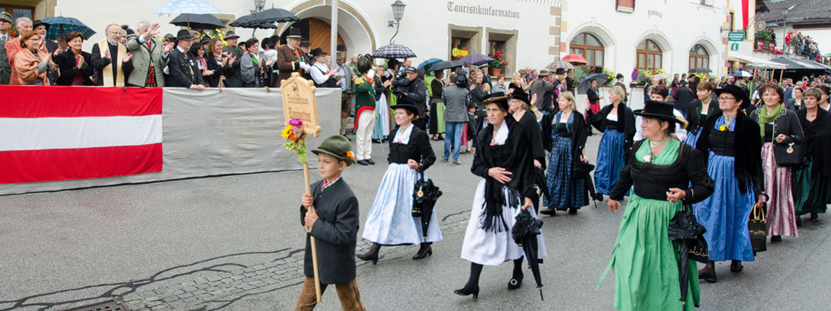 Trachtenfrauen Ramingstein
