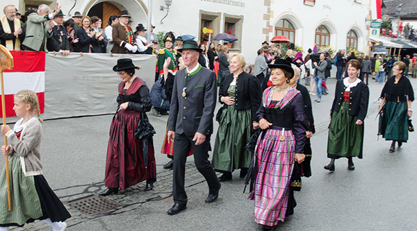 Trachtenfrauen Zederhaus